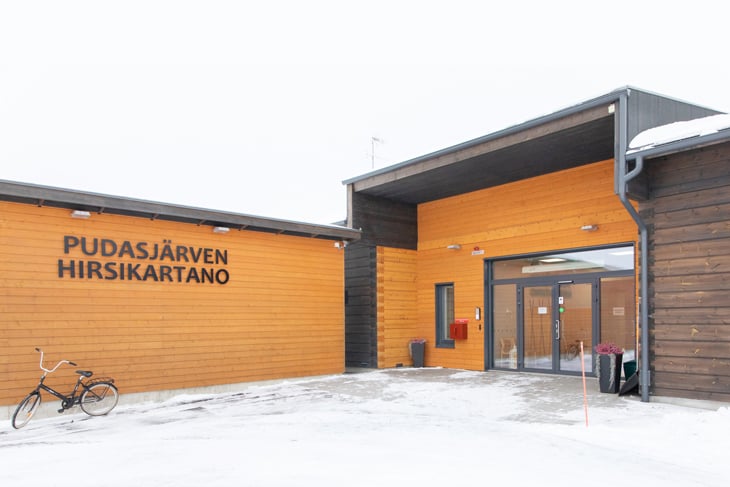 Pudasjarvi_Hirsikartano_1_730x487